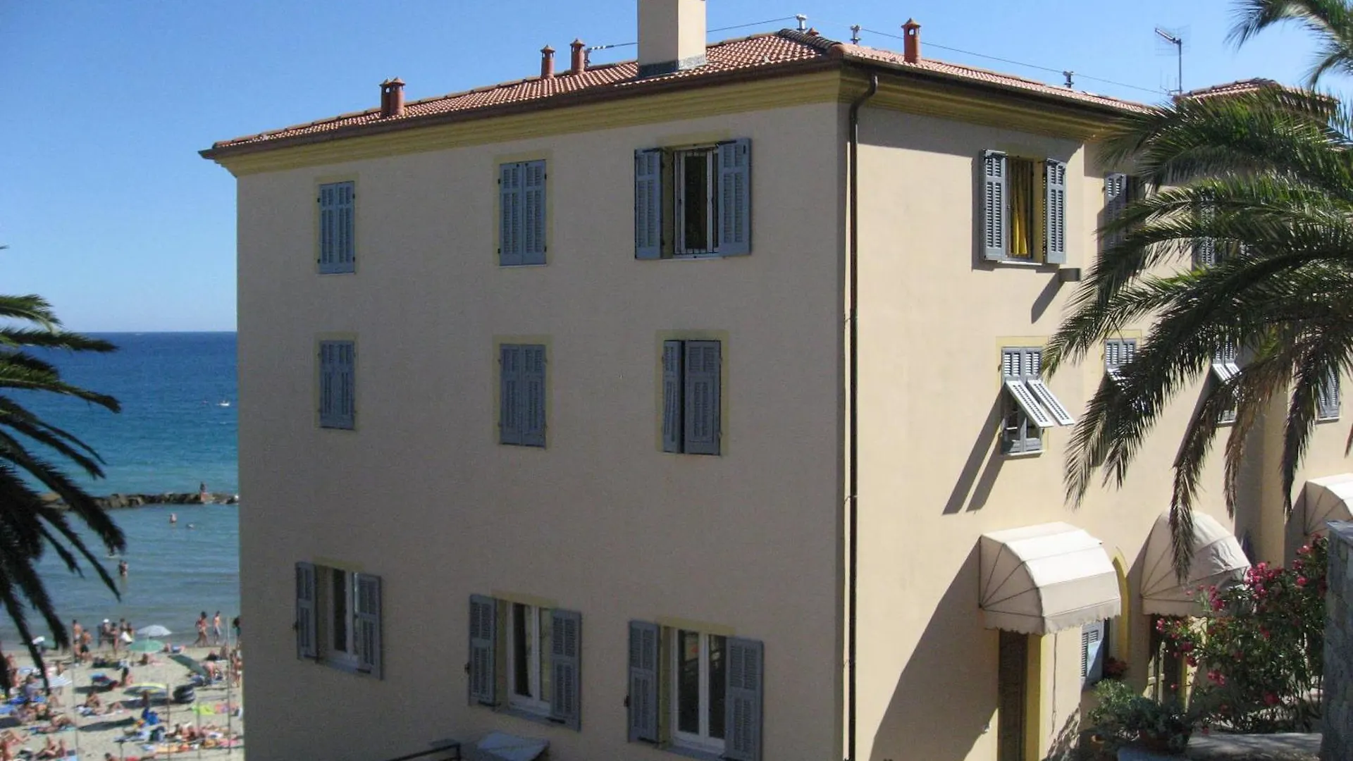 Villa Sacra Famiglia Casa Per Ferie Arma di Taggia Hotel