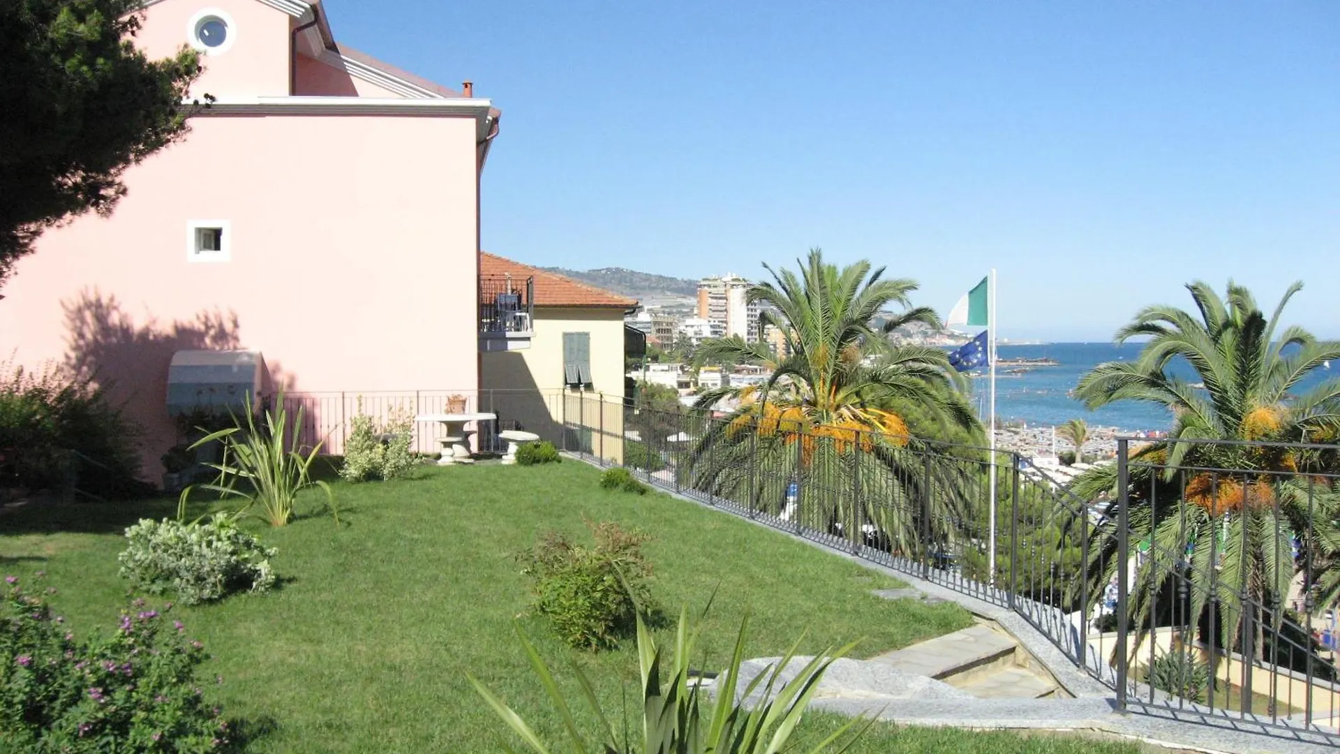 Villa Sacra Famiglia Casa Per Ferie Arma di Taggia